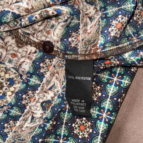 A. Byer Multi-hue Paisley Print Top Gold Keyhole Detail Open Sleeve Button Cuff - Picture 9 of 13